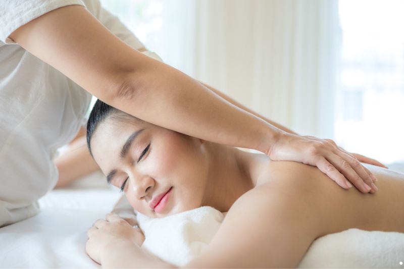 Mobile massage table setup in Masteri living room